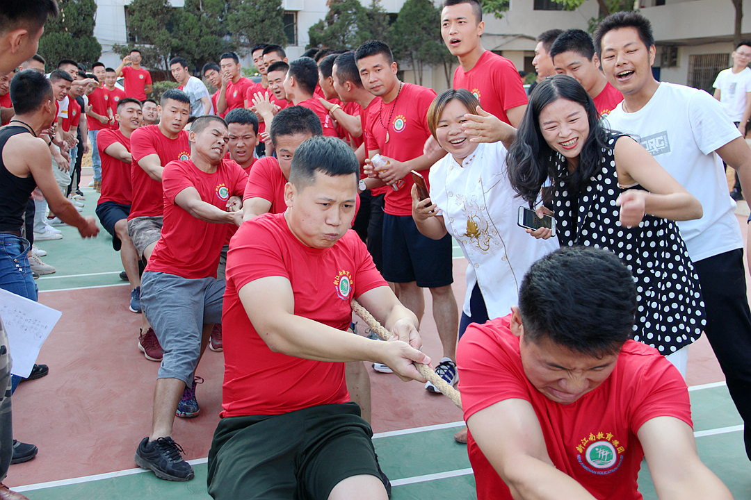 赣州新江南学员拔河比赛18.jpg