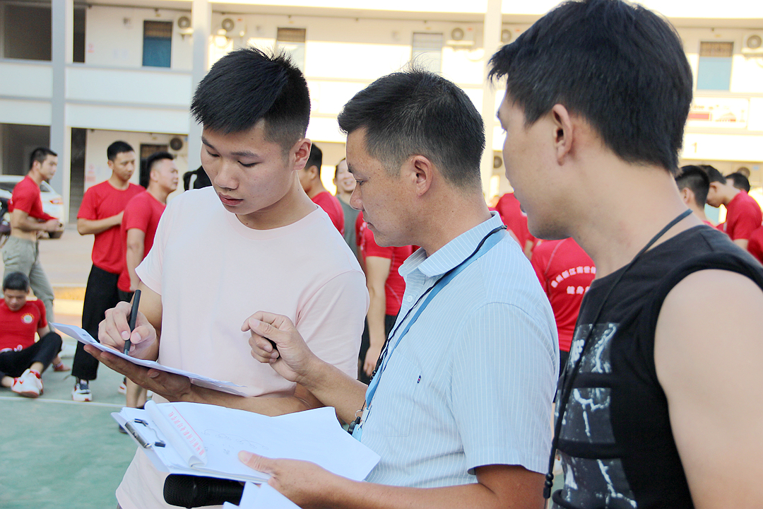 赣州新江南学员拔河比赛19.jpg