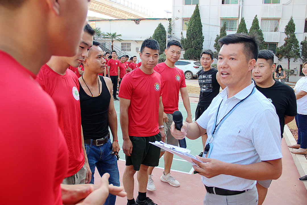 赣州新江南学员拔河比赛25.jpg