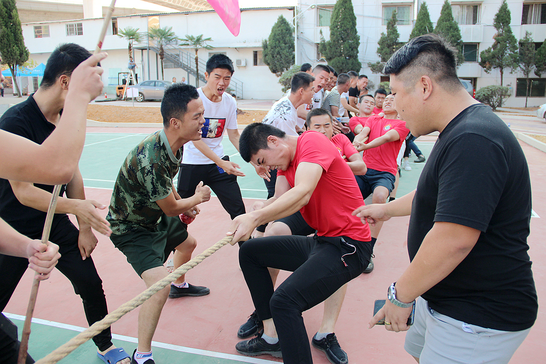 赣州新江南学员拔河比赛36.jpg